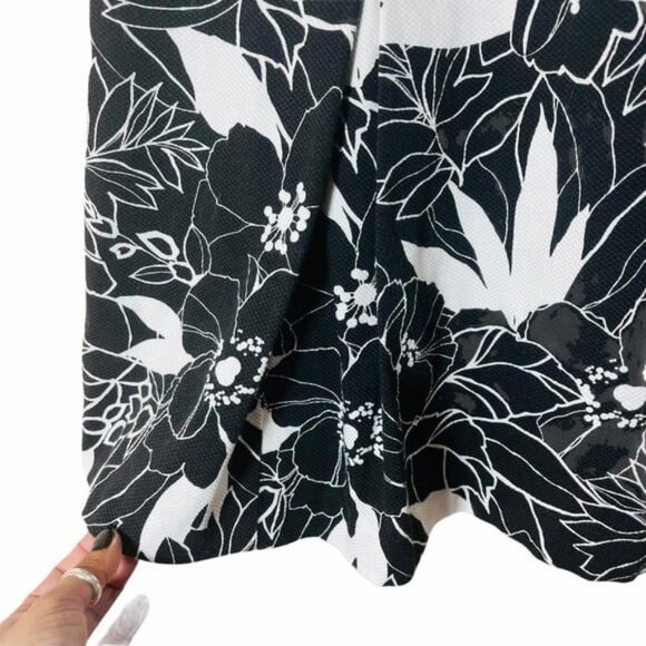 East 5th A Line Floral Pleated Shirt Size 6 - Picture 4 of 7